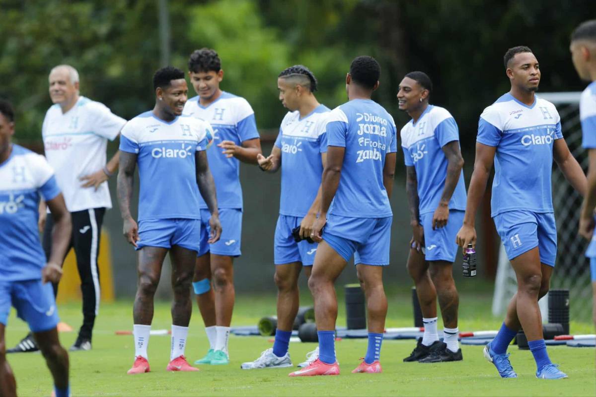 Selección de Honduras con nuevos legionarios, gesto de Palma e invitada especial