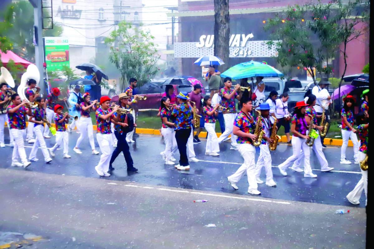 Sampedranos viven un vibrante cierre de feria, pese a la lluvia