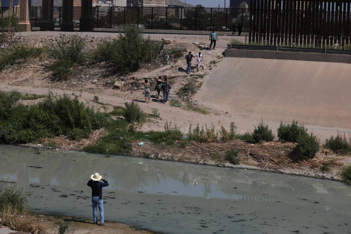 Morgues en frontera de EEUU no dan abasto por aumento de muertes de migrantes