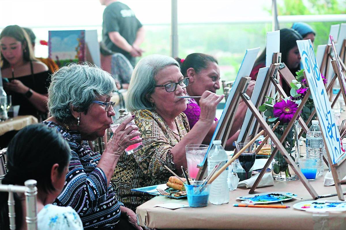 Fomentan la creatividad y bienestar emocional a través de la pintura