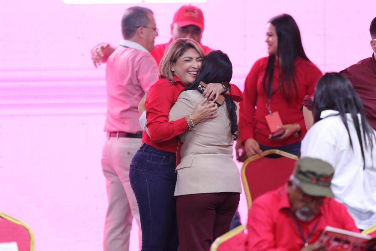 Reapariciones y respaldo a Rixi: las imágenes que dejó la asamblea de Libre en Tegucigalpa