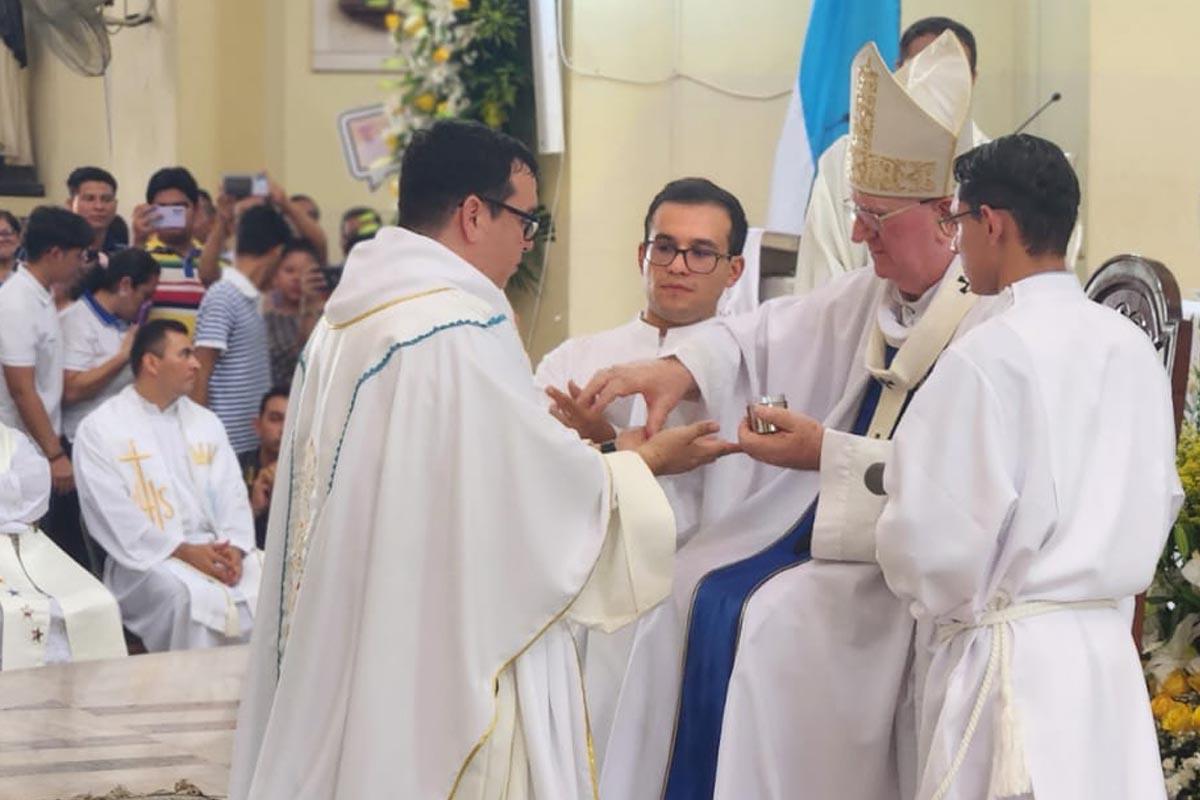 La catedral lució abarrotada de feligreses de las distintas parroquias.