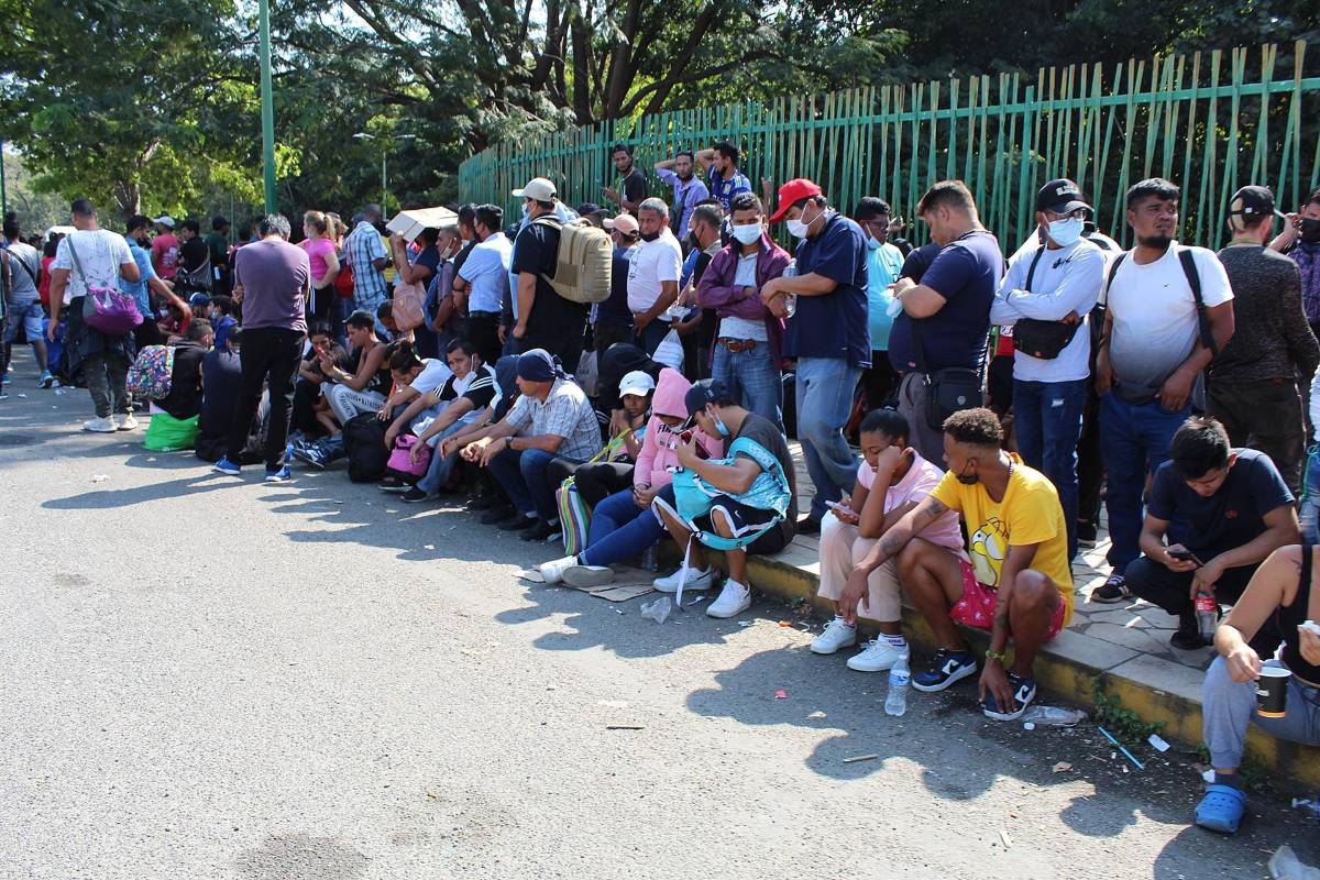 Gobierno acelera entrega de documentos a migrantes en el sur de México