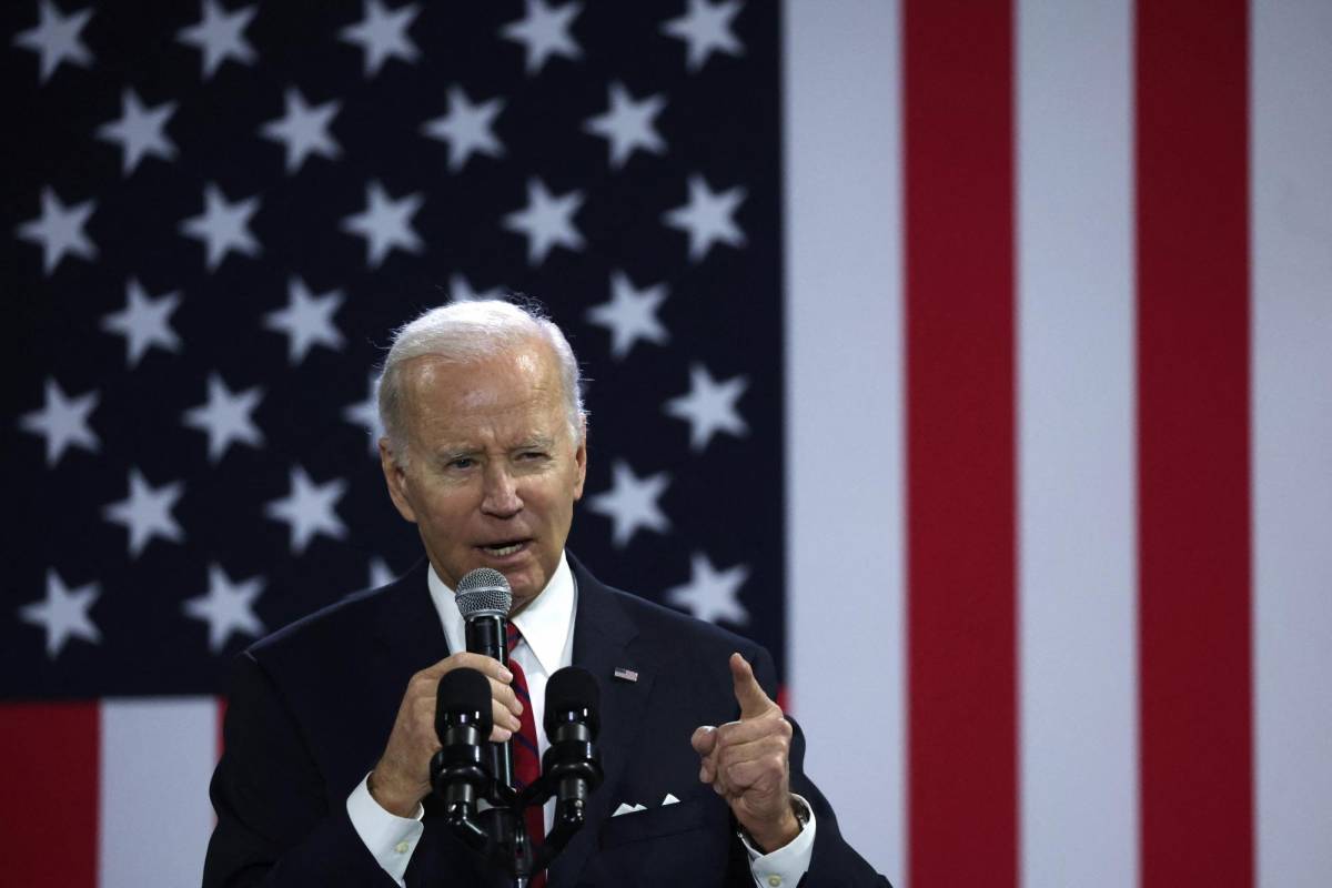 Biden acusa a republicanos de querer sembrar el “caos” económico