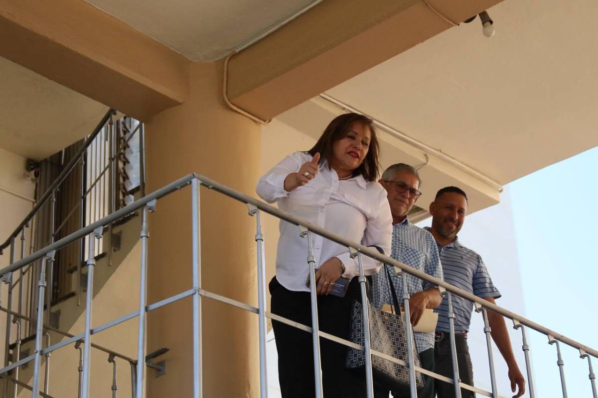 Gladis Aurora López reaparece en el Congreso Nacional tras atentado