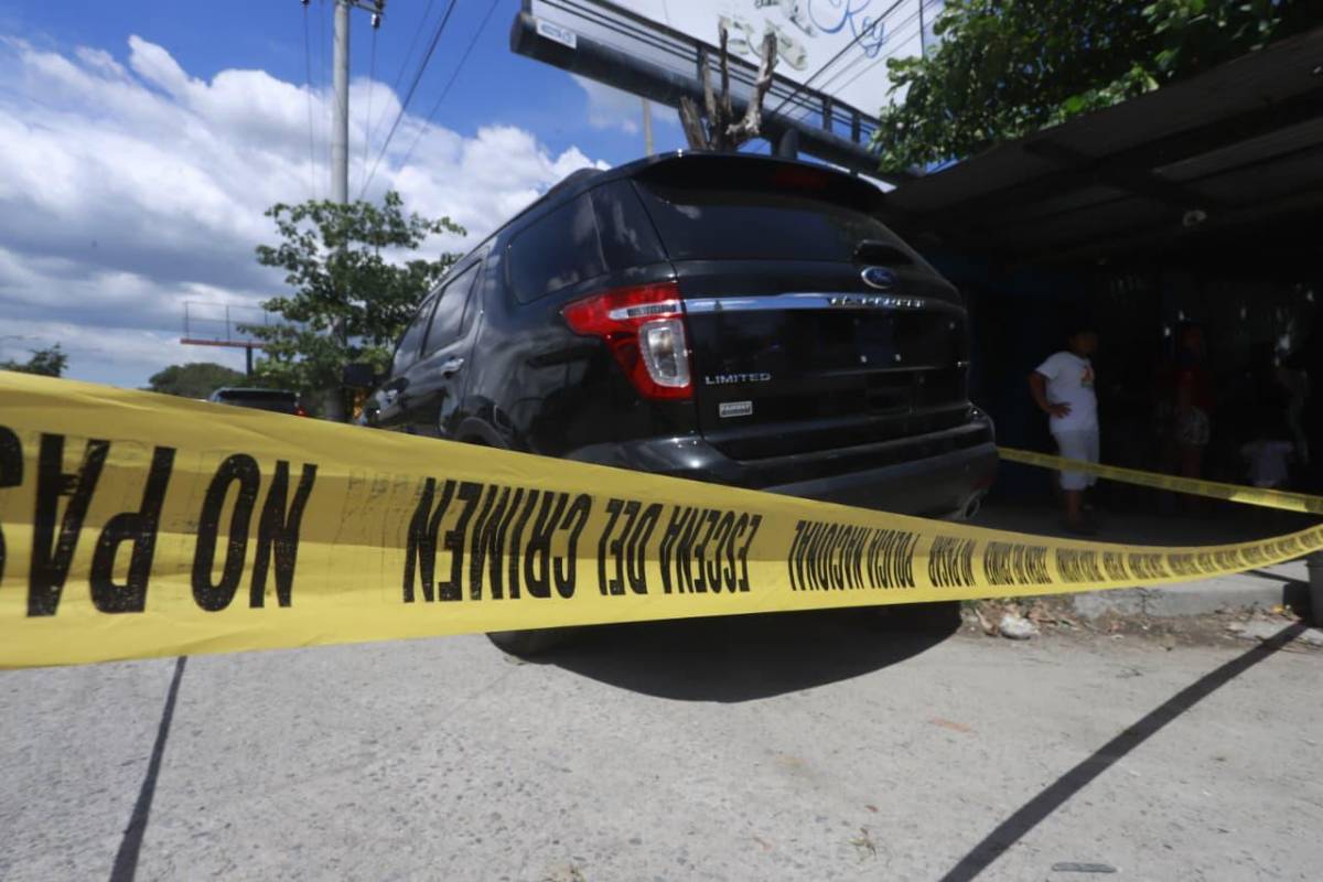 Lo que se sabe de la mujer hallada muerta en camioneta en SPS; su esposo está requerido