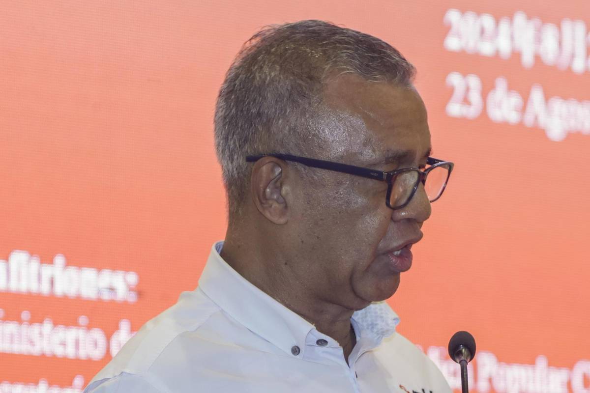 El director ejecutivo de la Asociación Nacional de Acuicultores de Honduras (Andah), Javier Amador, habla durante la firma de convenio comerciales con China, en Tegucigalpa (Honduras). EFE/Gustavo Amador