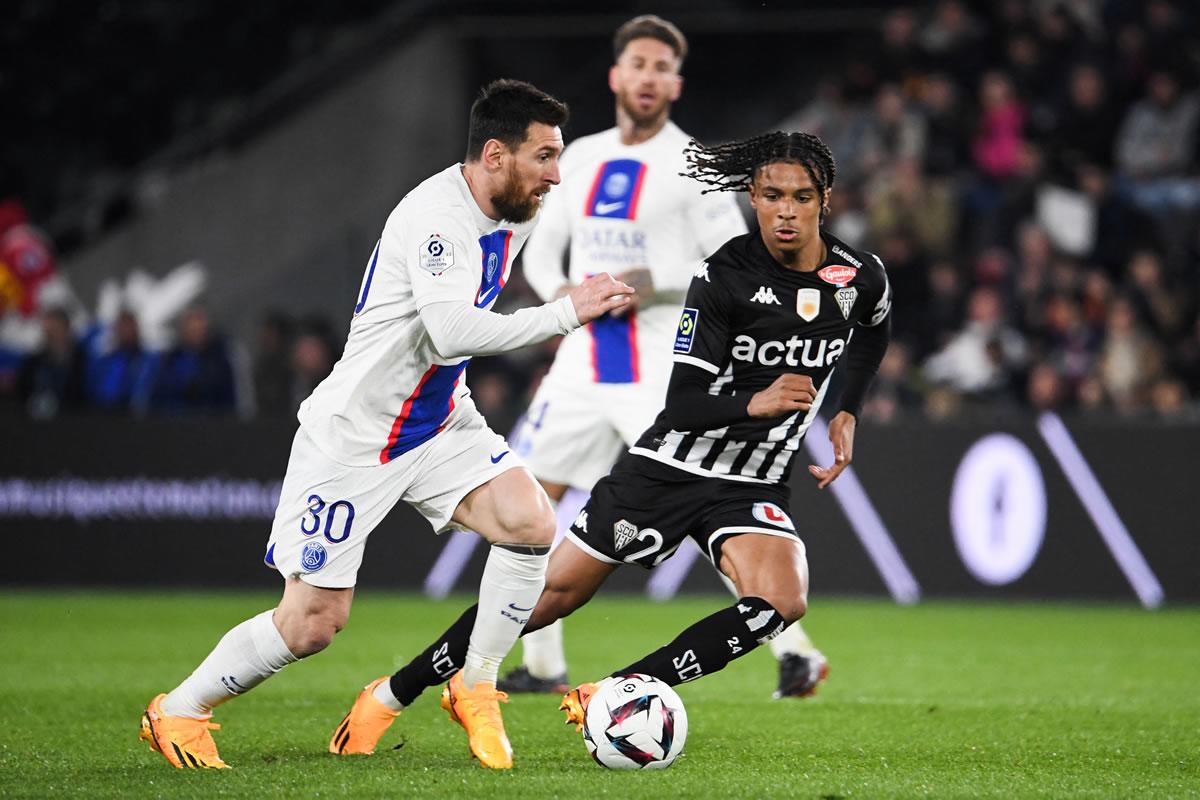 Messi dirigió al PSG en el partido frente al Angers.