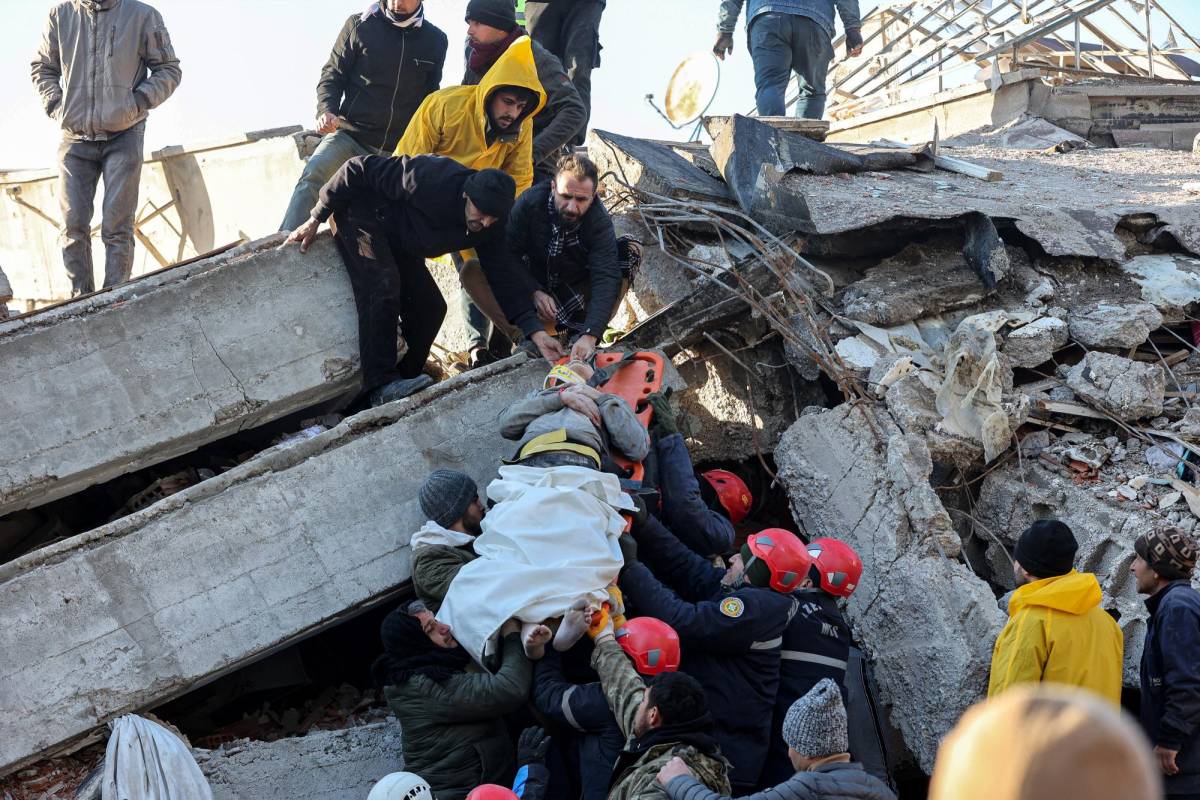 Asciende a 7,000 el número de muertos por terremotos en Turquía y Siria