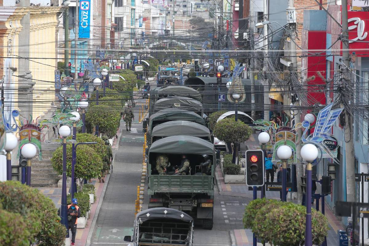 Las imágenes del ataque al convoy de Noboa en medio de las protestas en Ecuador