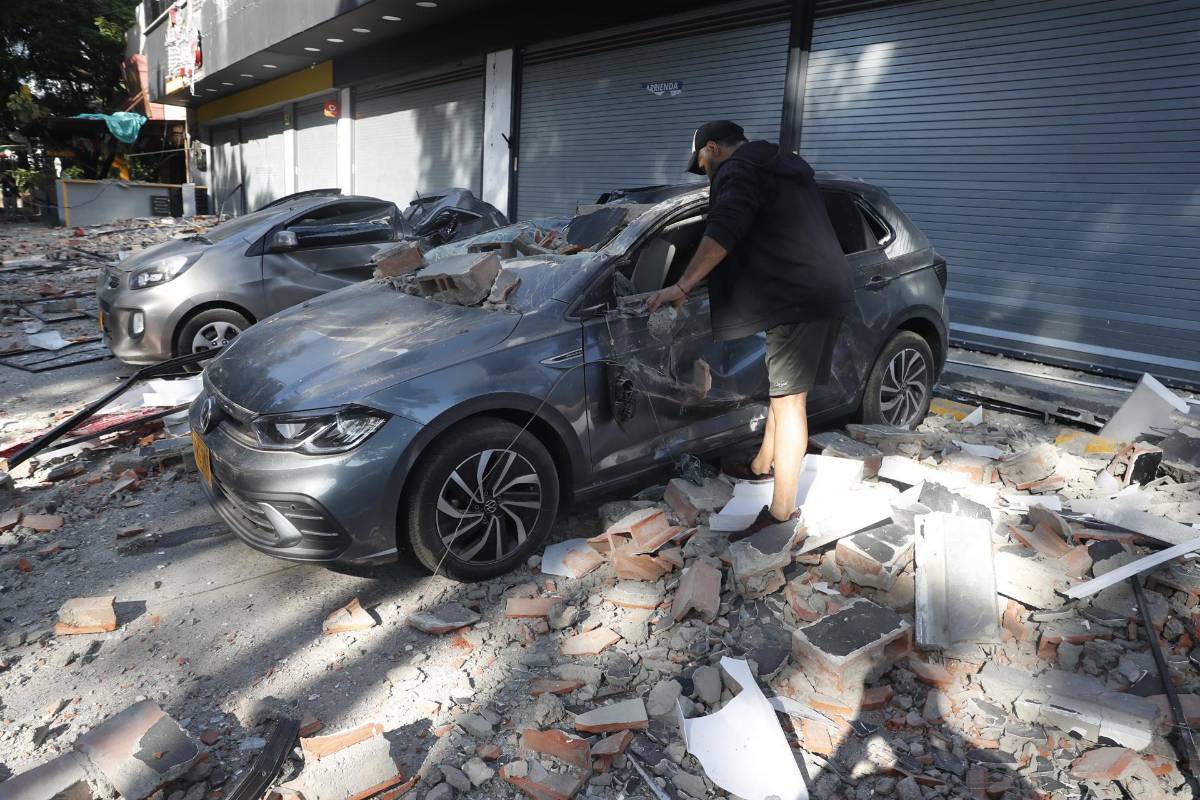 Colapsó histórica catedral: las impactantes imágenes del sismo de 7,4 en Colombia