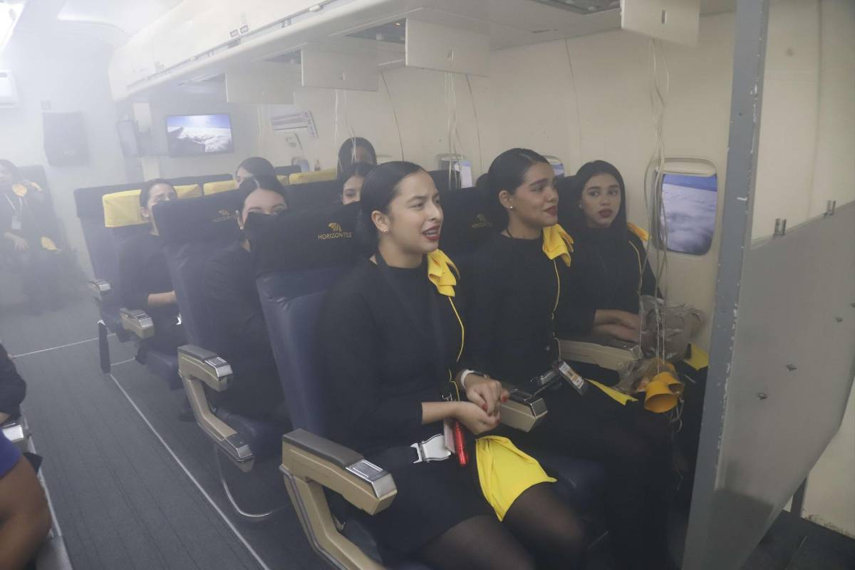 Desde el centro de control se monitorea las unidades de la escuela que están en vuelo.