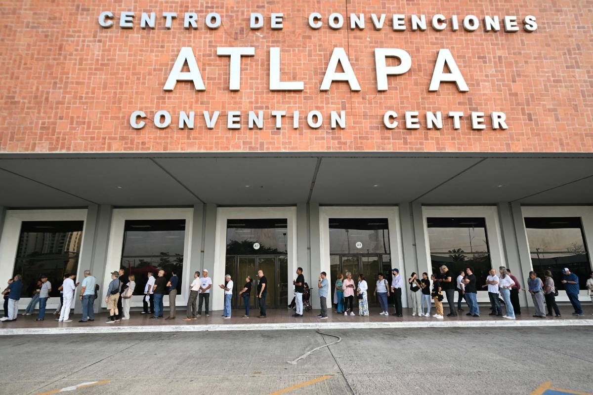 Los panameños votan, con el delfín de Martinelli favorito para la presidencia