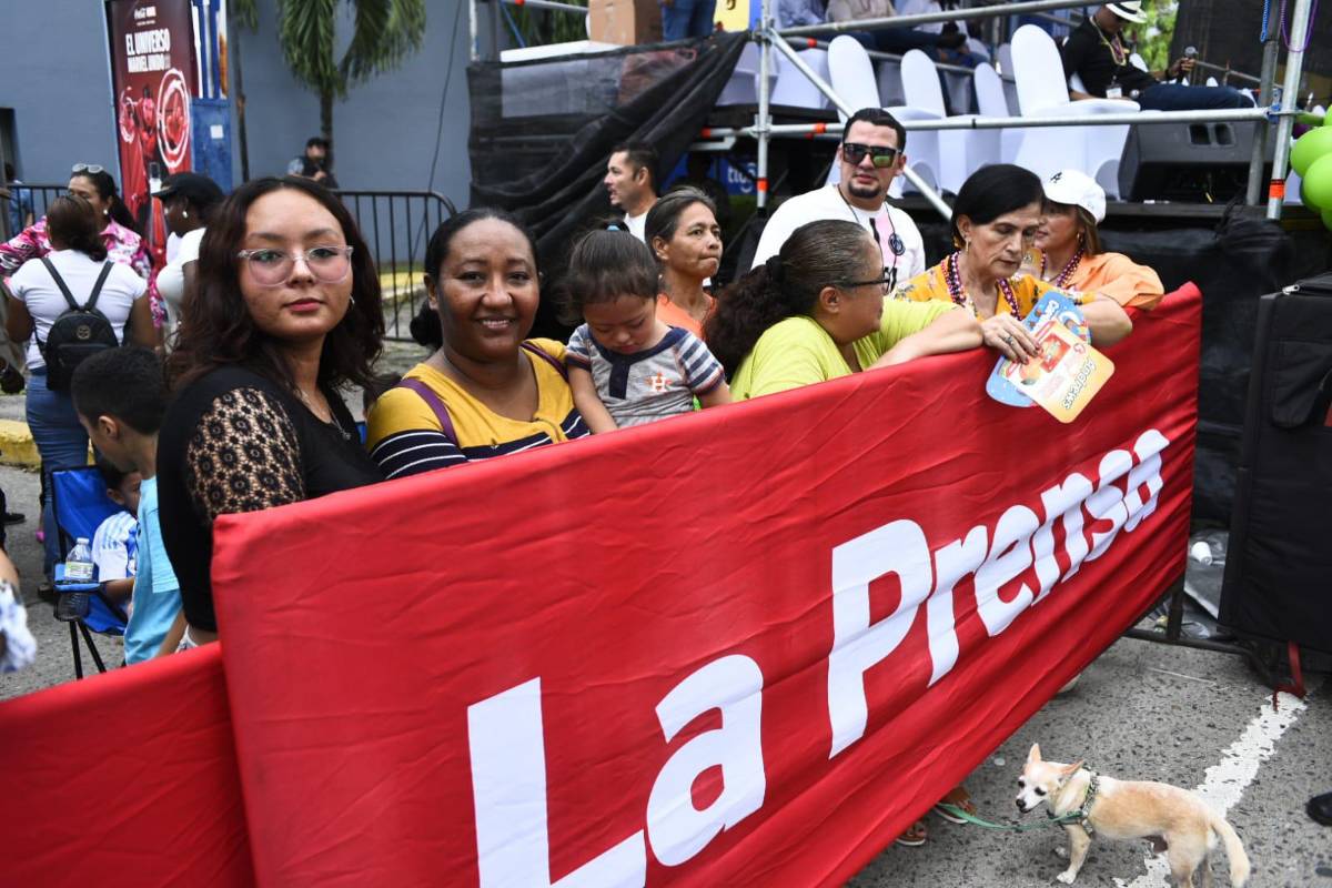 Feria Juniana: sampedranos disfrutan del desfile carrozas