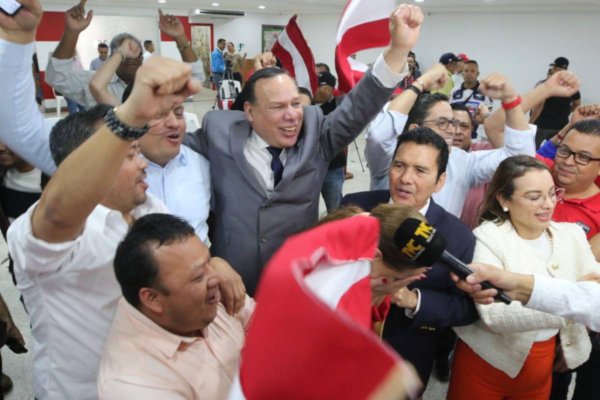 Con más del 79 % de actas revisadas, Salvador Nasralla se mantiene en primer lugar