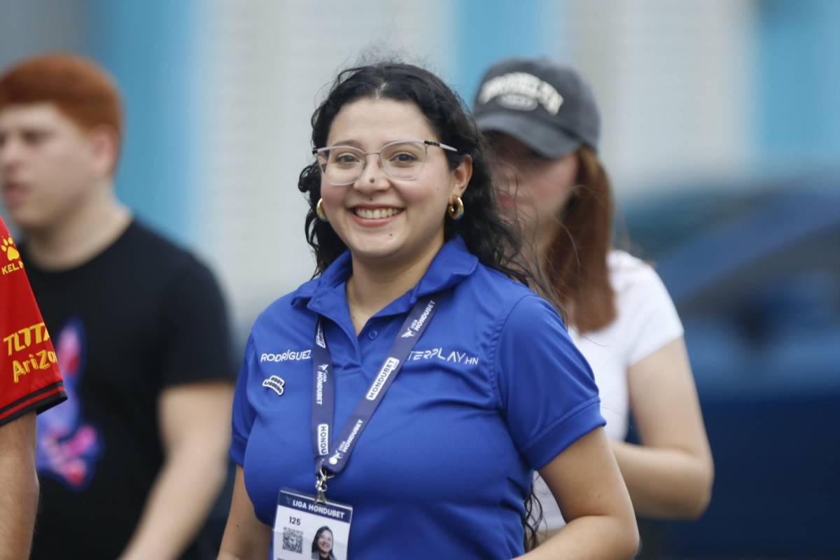 Las chicas del Real España vs Olimpia: bellezas roban suspiros en el clásico