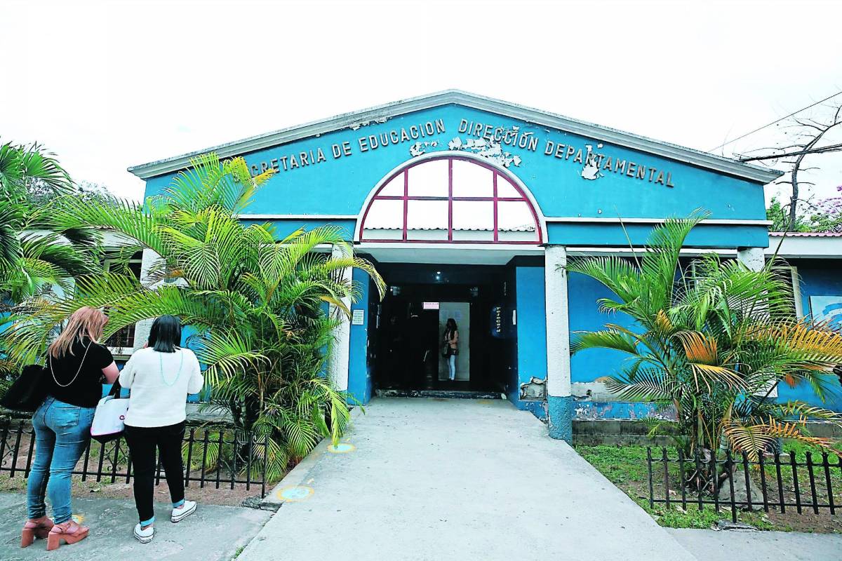 Magisterio pide investigar tráfico de plazas en Educación