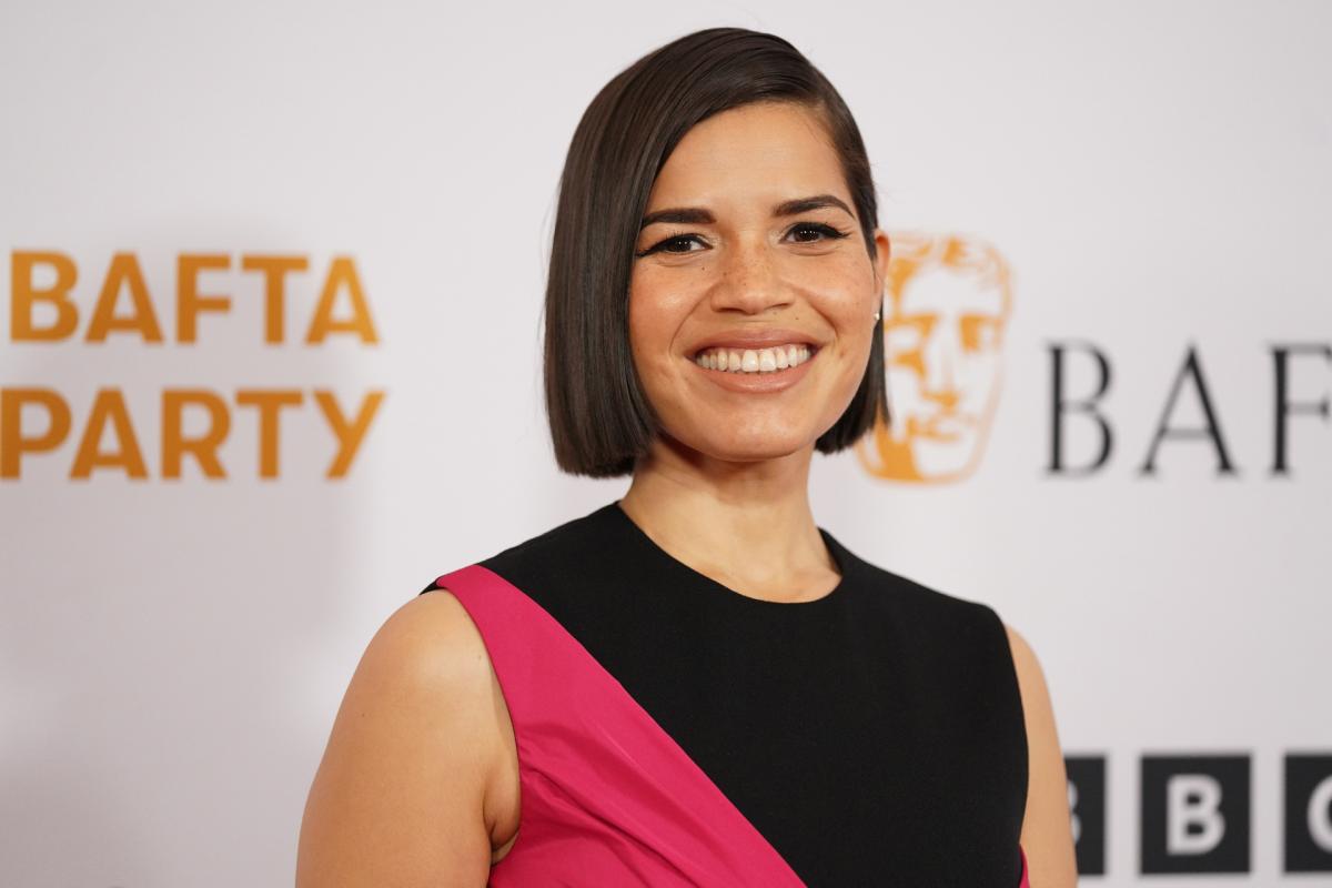 La actriz América Ferrera dirigirá su primera película