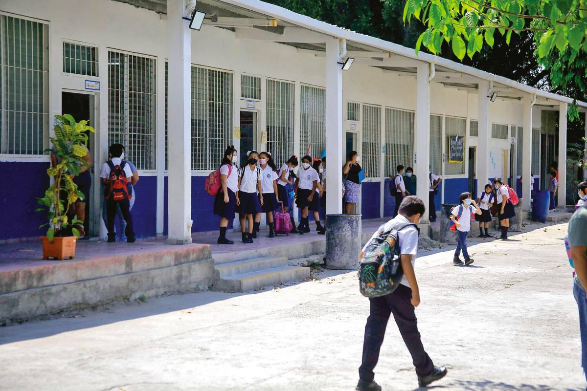 Educación promete mejorar escuelas de Cortés