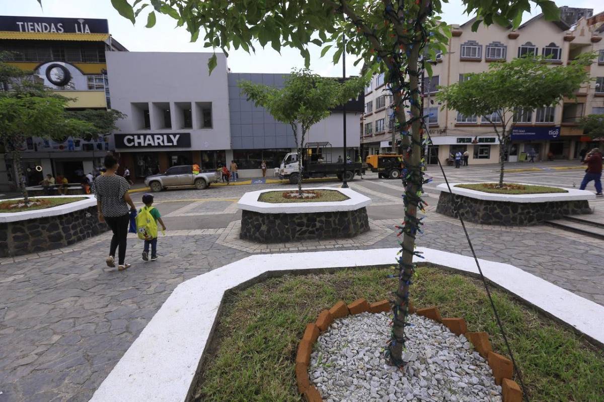 Miles de luces multicolores adornarán el parque central en las fiestas navideñas