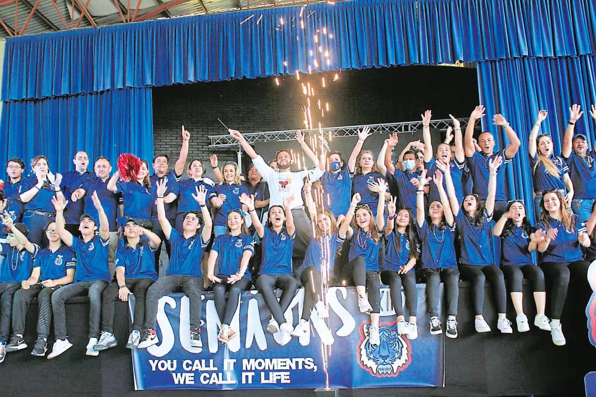 Seniors Entrance 2023 de la Episcopal School