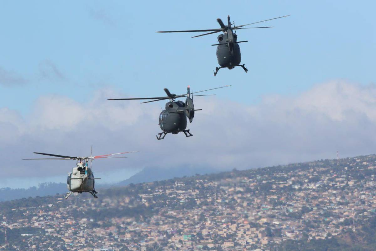 Con despliegue militar, las Fuerzas Armadas celebran los 200 años de creación del Ejército
