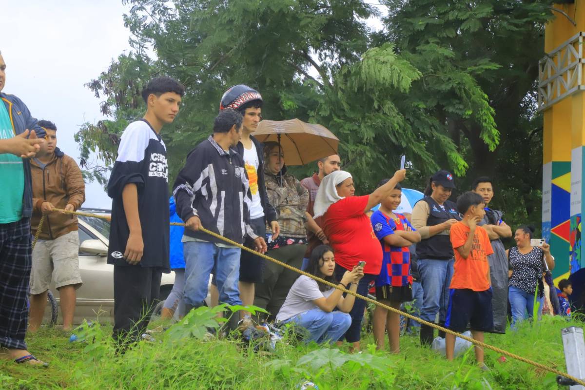 Triste relato de padre hondureño que perdió todo con Sara: “En 10 minutos el agua llenó mi casa”