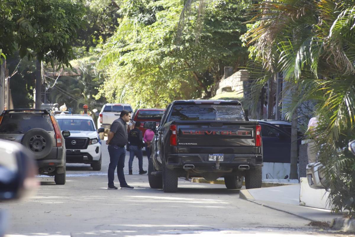 Policía reconstruye hechos en la calle donde mataron a María Fernanda