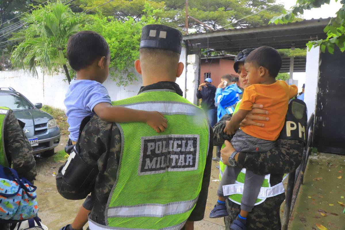 A albergues llevan a familias afectadas en el sector Rivera Hernández por tormenta Sara
