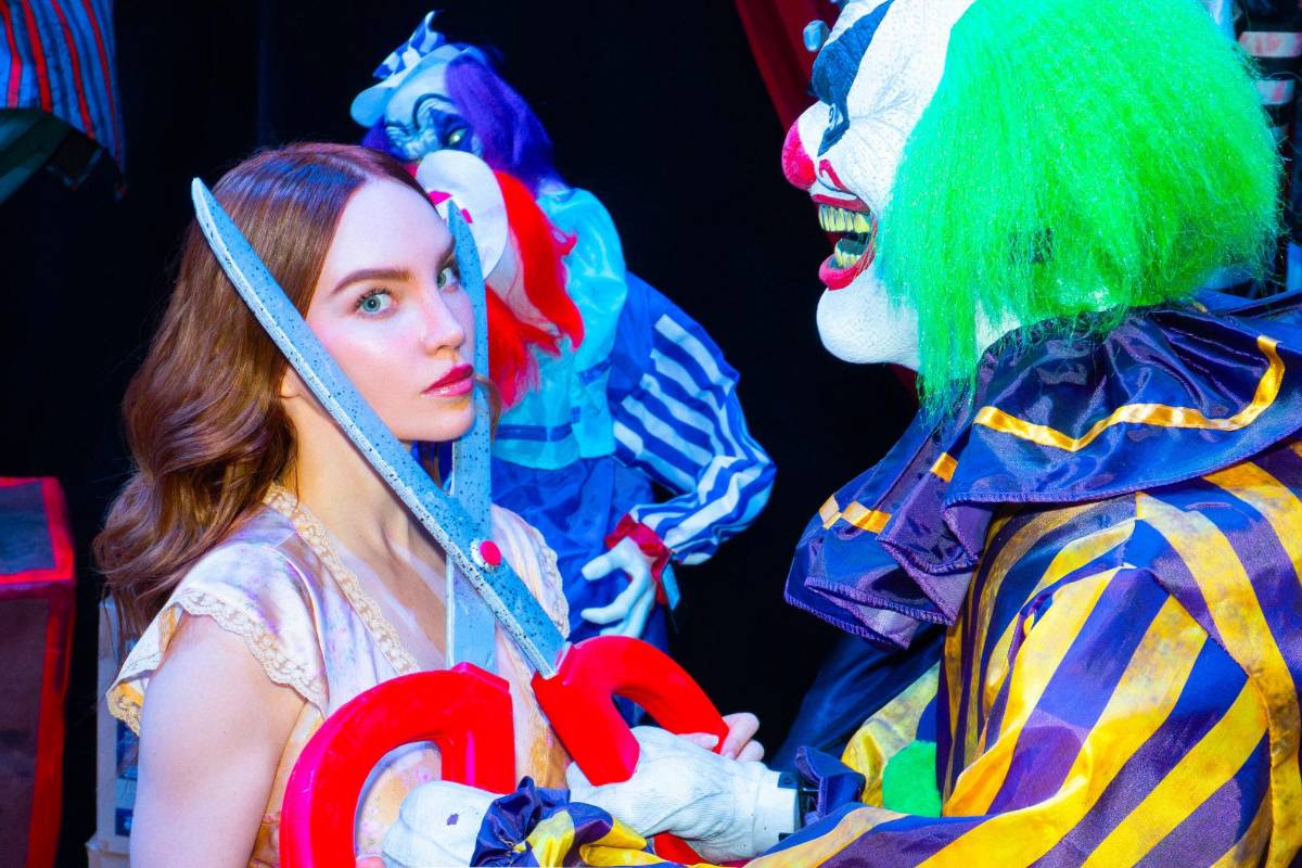 ¡Bellísima! Belinda sorprende con su nueva cabellera pelirroja