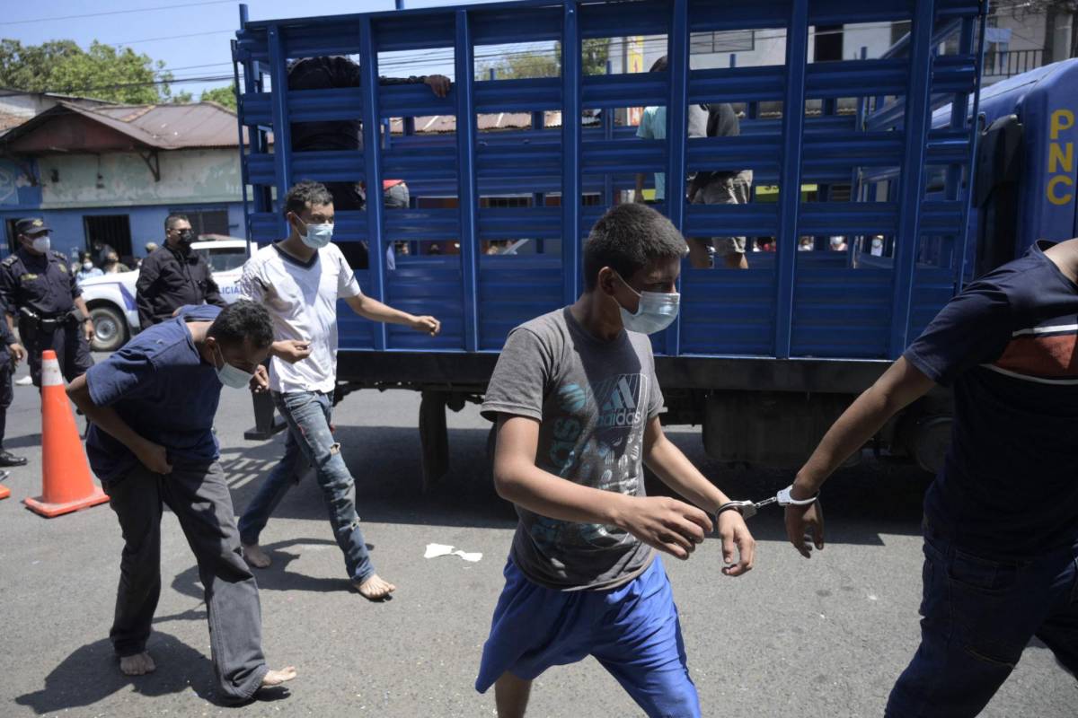 Unos 5,000 salvadoreños detenidos en régimen de excepción fueron liberados