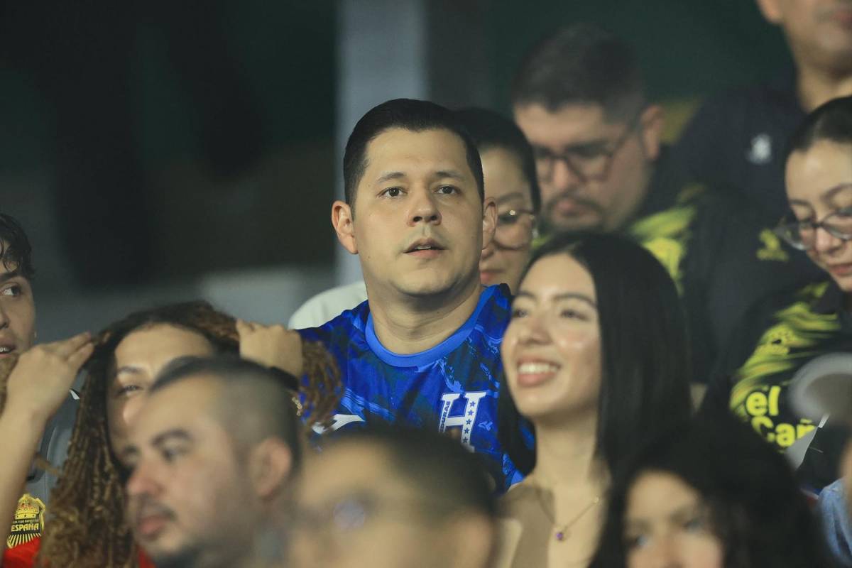 Las chicas del Real España vs Olimpia: bellezas roban suspiros en el clásico