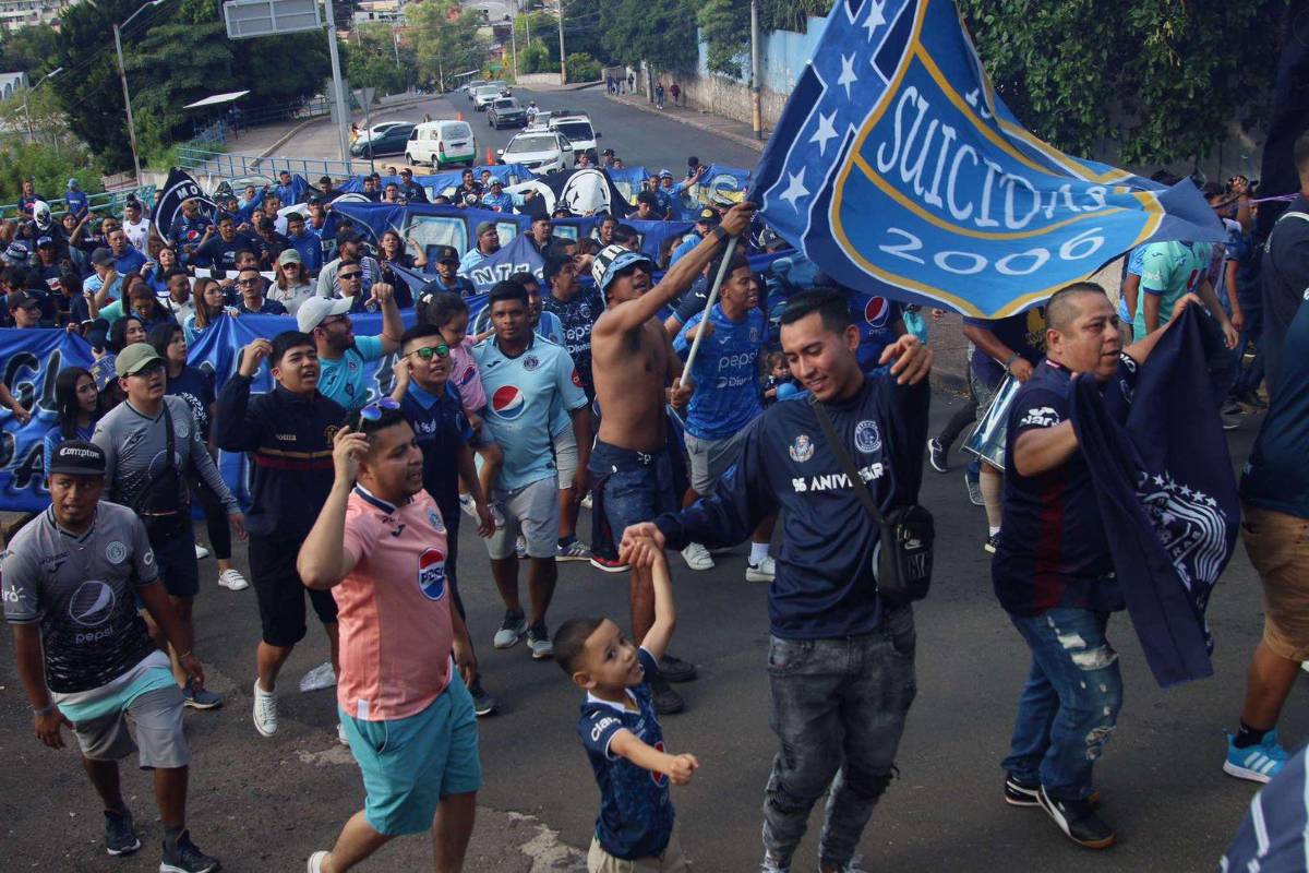 El ambiente previo en los alrededores del Estadio Nacional.
