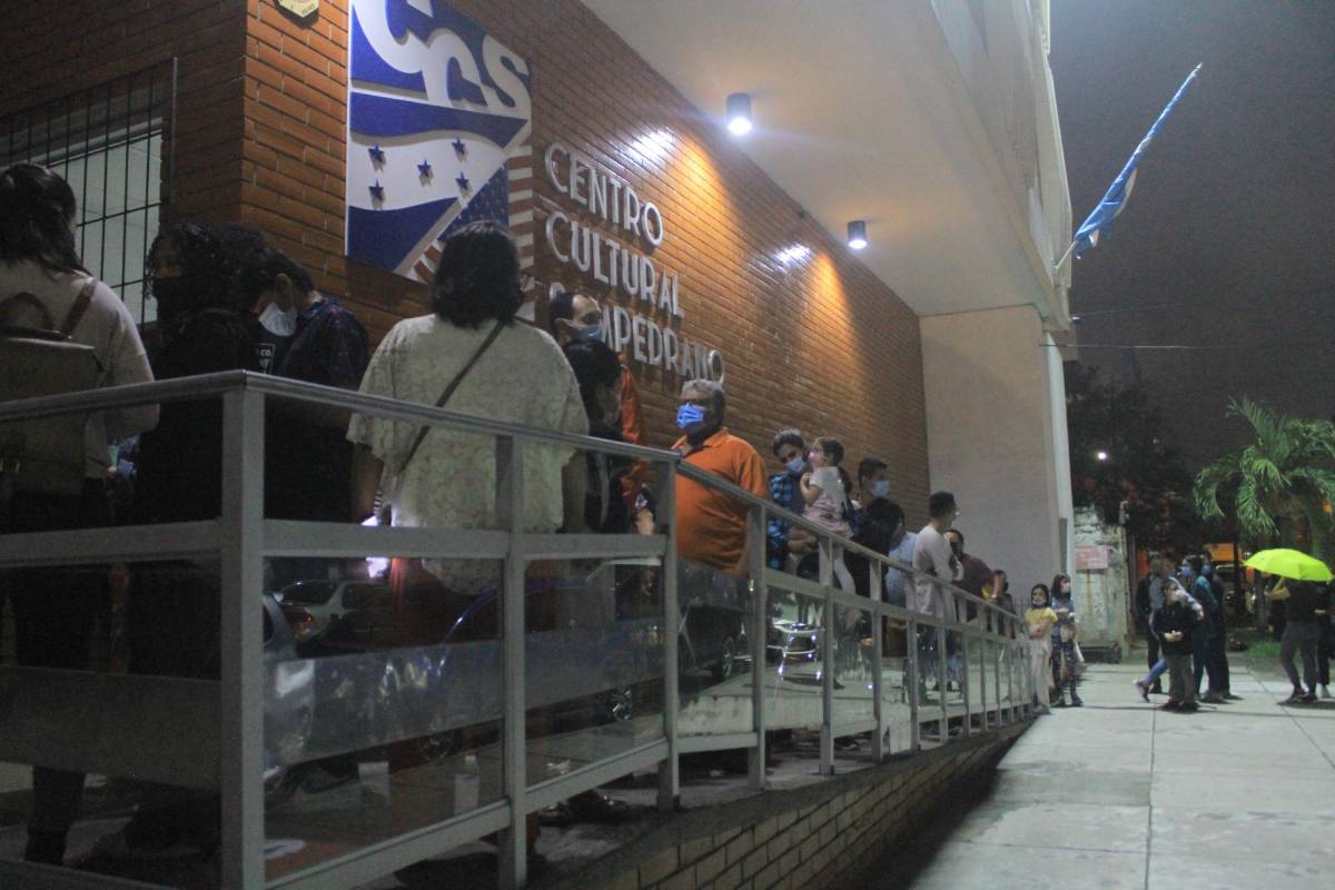 Alrededor de 300 personas asistieron al evento.