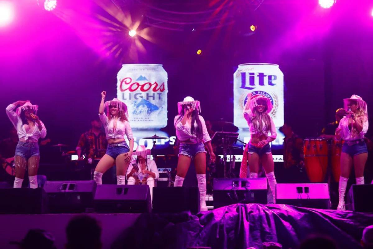 Chicas Roland brillan en la Feria Juniana 2026 del Campo Agas