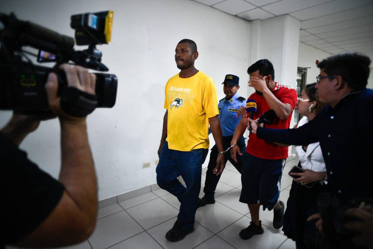 Supuestos gatilleros de la MS vinculados en desaparición de líderes garífunas al llegar a juzgados