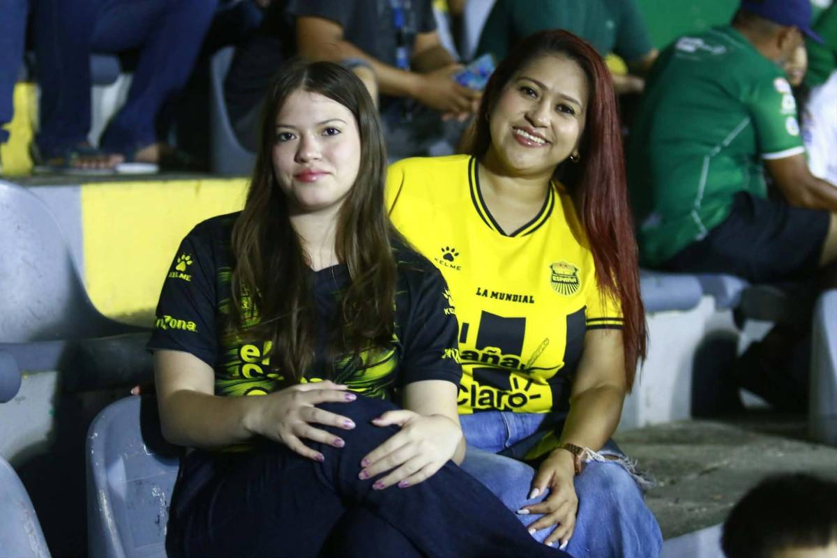 Fiesta del Real España en su debut, chicas, del Mundial a la Liga y fuerte golpe