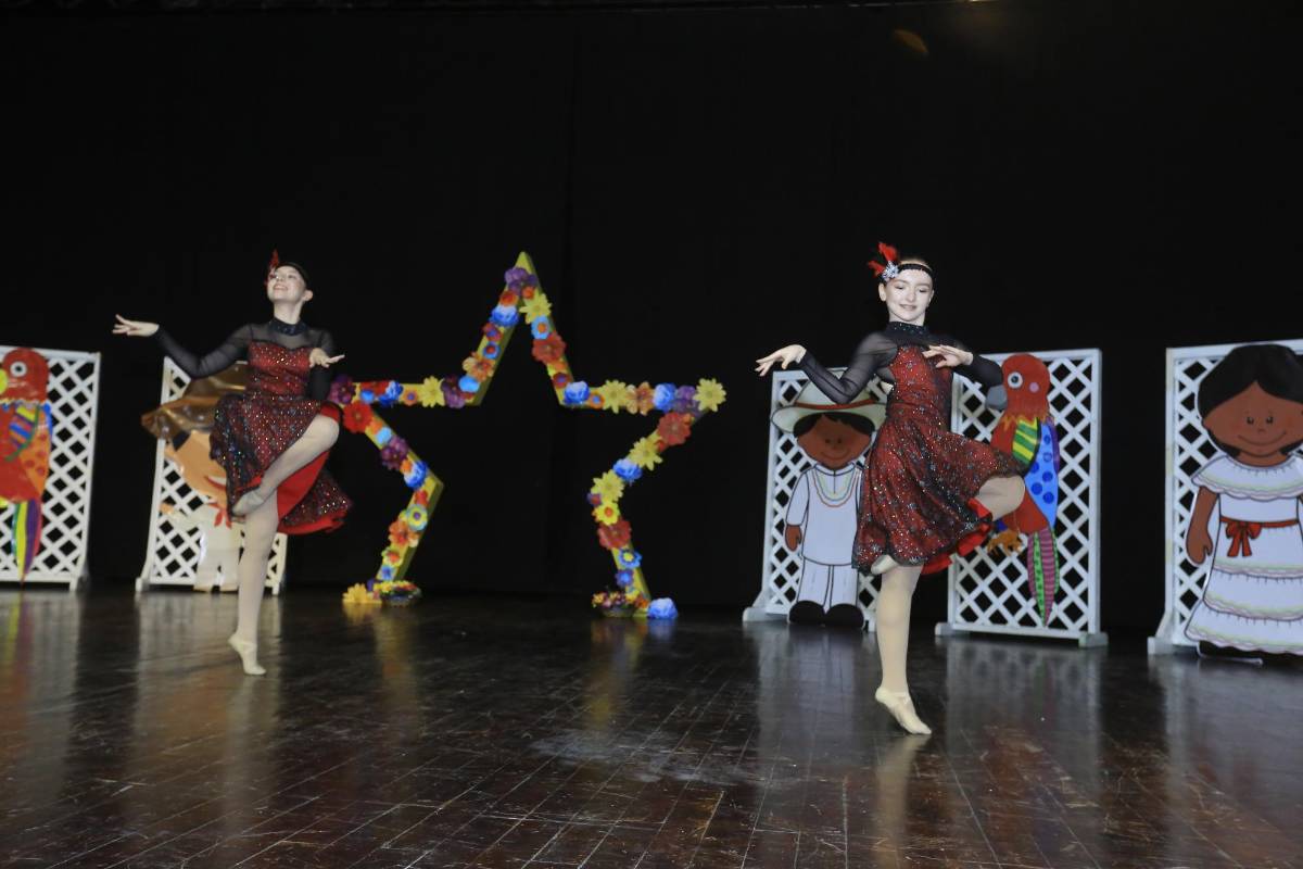 EIS celebra la cuarta edición del Encuentro Cultural de Danzas