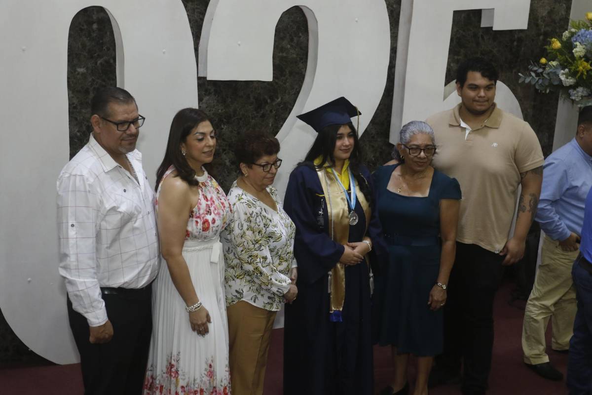 Emotiva graduación de la Clase 2025 del Instituto Big Step