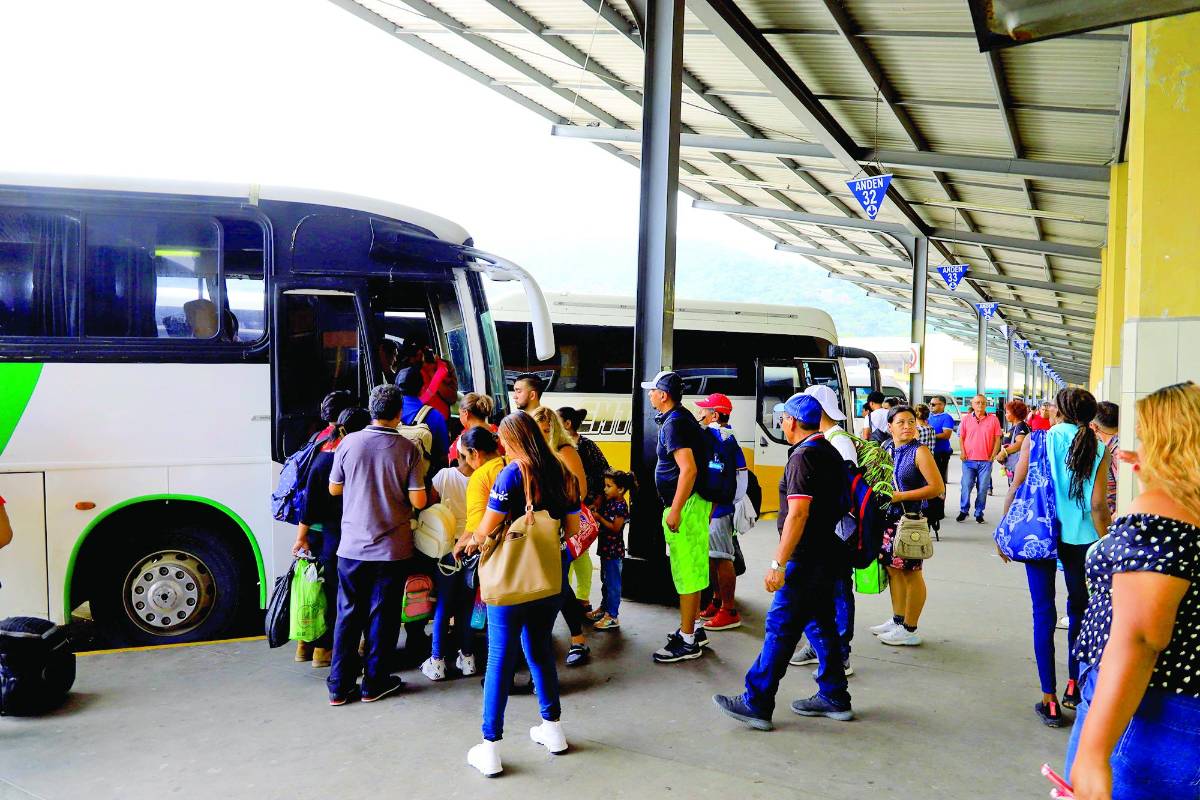 <b>La solución es que los países de la región acuerden bajar las tasas y los costos de los boletos bajarían.</b>