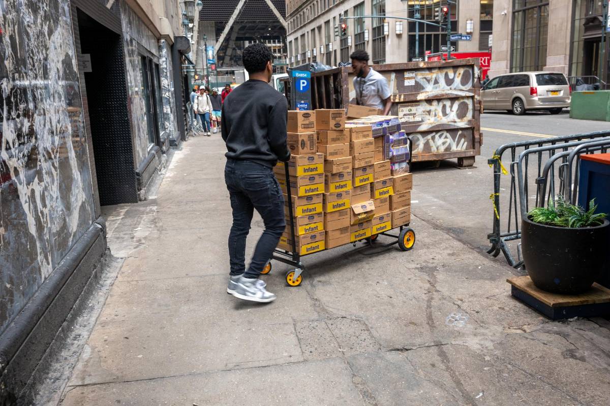 Nueva York identifica más de 18,000 empleos disponibles para inmigrantes