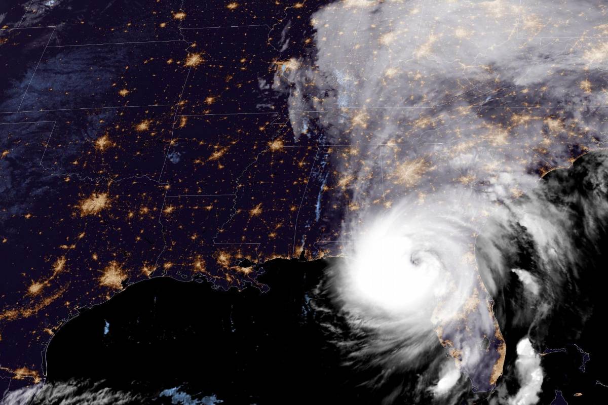 Helene se debilita a tormenta tropical tras impactar en Florida como huracán categoría 4