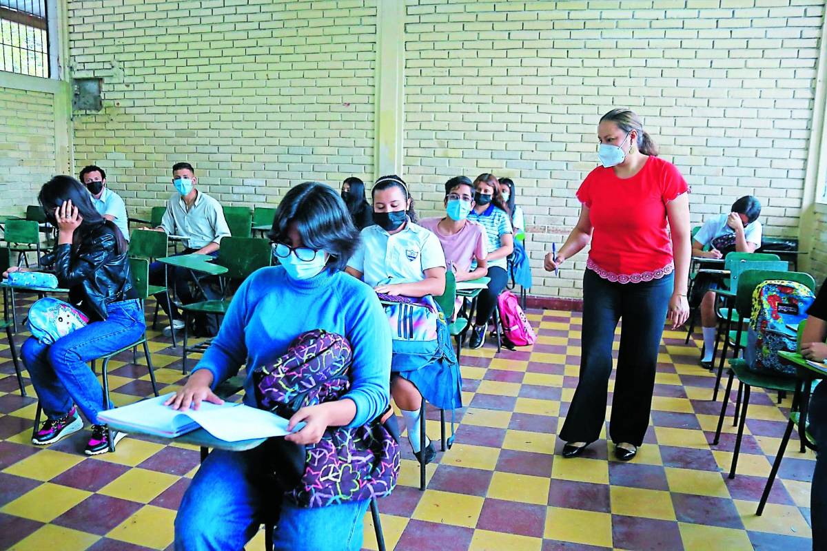 Unos 75,000 estudiantes reprobaron la primera recuperación