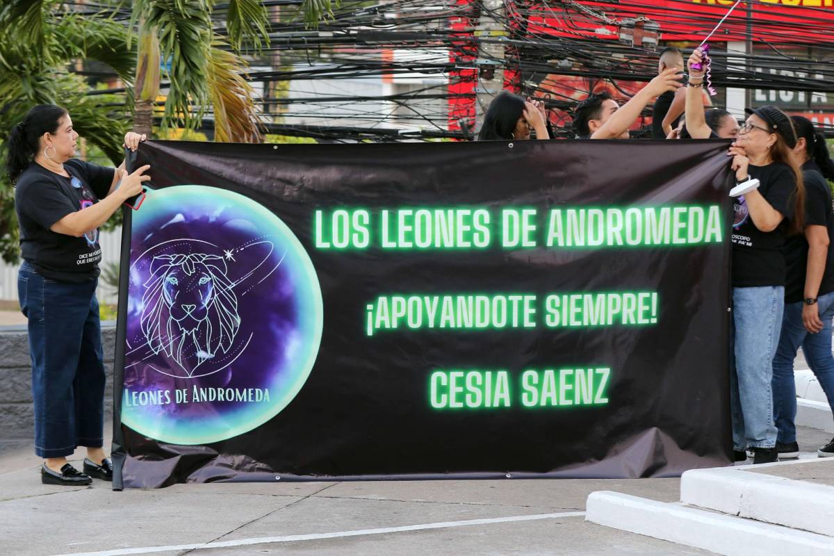 El club de fans de Los Leones de Andrómeda estuvo presente