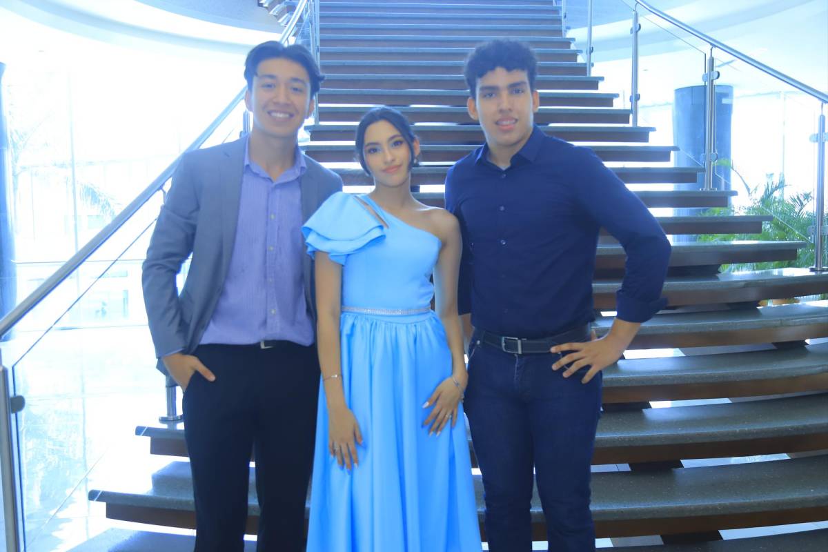 Francisco Silva con Fernanda Torraca y Cristhian Cuellar.