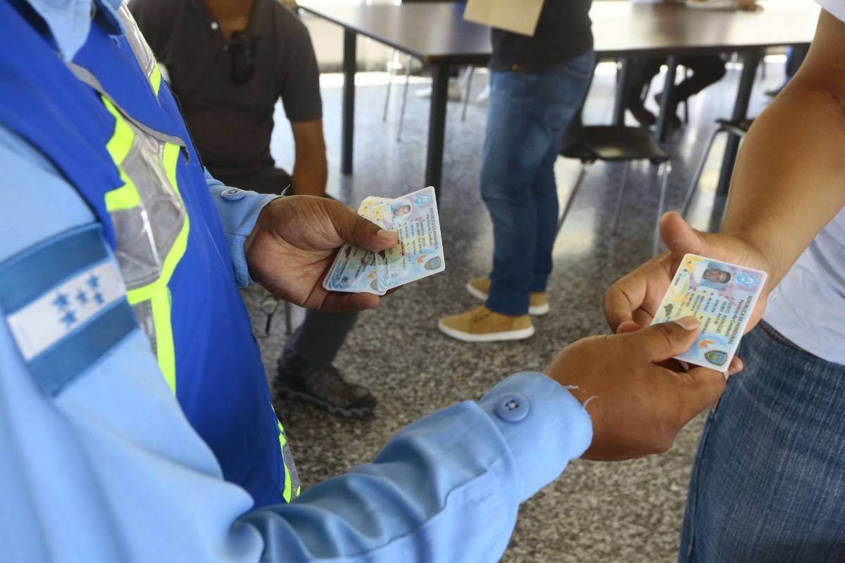 Más de seis mil licencias de conducir emitió Tránsito en el feriadón