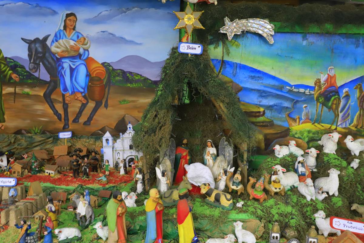 La familia trabajó varias noches y fines de semana para que el nacimiento del barrio José Cecilio del Valle sea disfrutado por los villanovenses y todos los que deseen conocer lo que consideran su obra navideña.