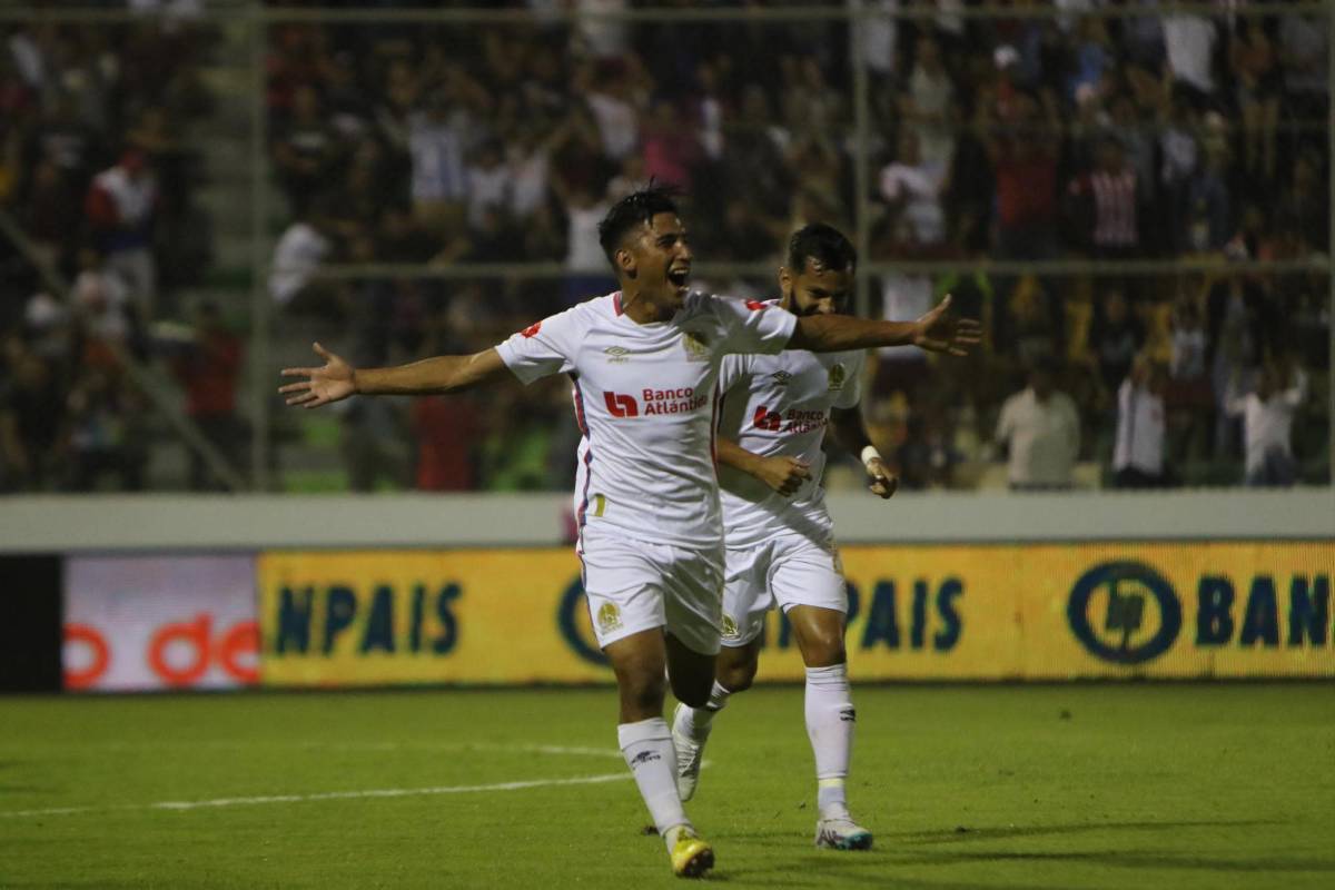 Así festejó José Mario Pinto su gol ante Real España.