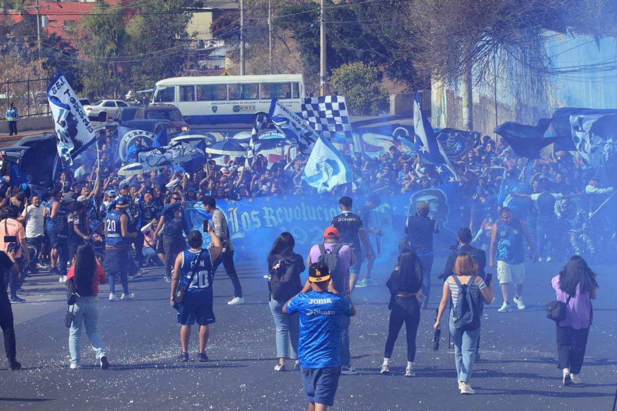 Rubia enamora en Motagua-Real España, fiesta azul en el Nacional e 'infiltrados'
