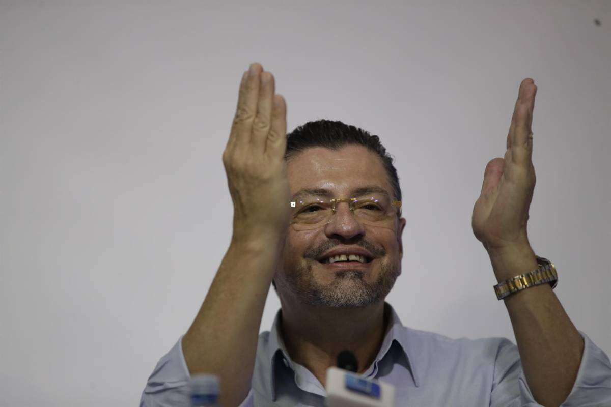 Rodrigo Chaves gana la presidencia de Costa Rica con un 52,9 % de los votos